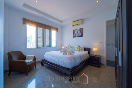 Luxurious 2 Story Pool Villa : 4 Bedrooms Plus 2 Bedroom Guest House