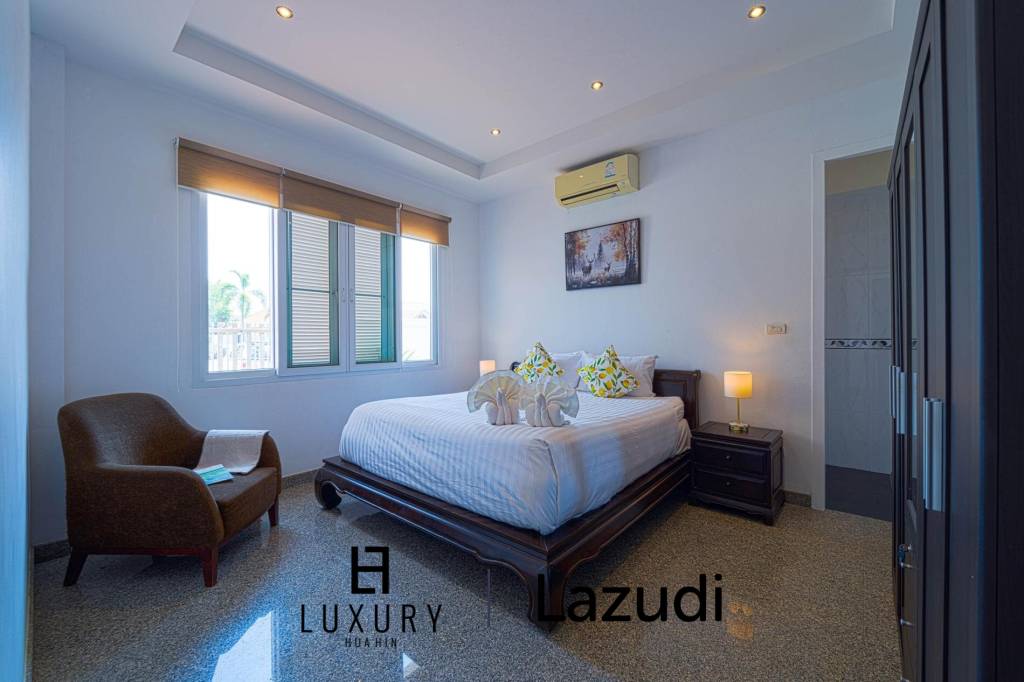 Luxurious 2 Story Pool Villa : 4 Bedrooms Plus 2 Bedroom Guest House