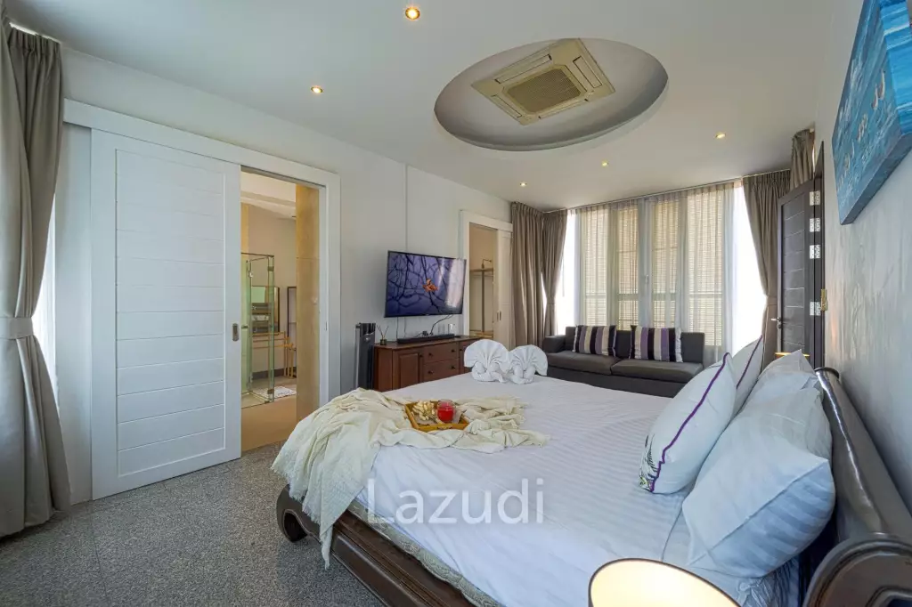 Luxurious 2 Story Pool Villa : 4 Bedrooms Plus 2 Bedroom Guest House