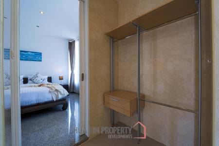 Luxurious 2 Story Pool Villa : 4 Bedrooms Plus 2 Bedroom Guest House