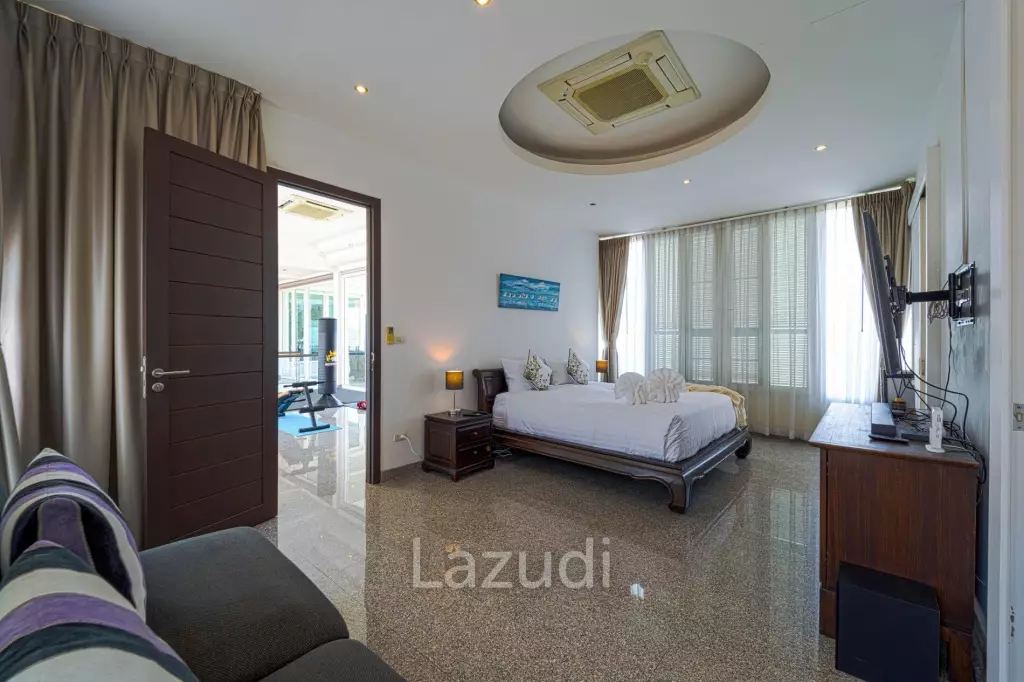 Luxurious 2 Story Pool Villa : 4 Bedrooms Plus 2 Bedroom Guest House