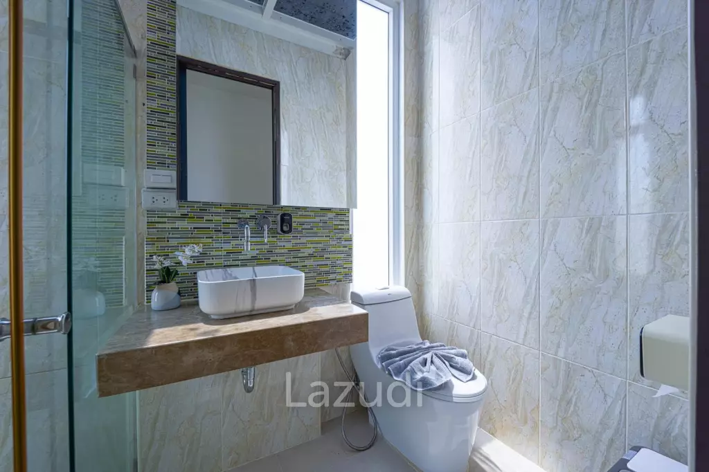 Luxurious 2 Story Pool Villa : 4 Bedrooms Plus 2 Bedroom Guest House