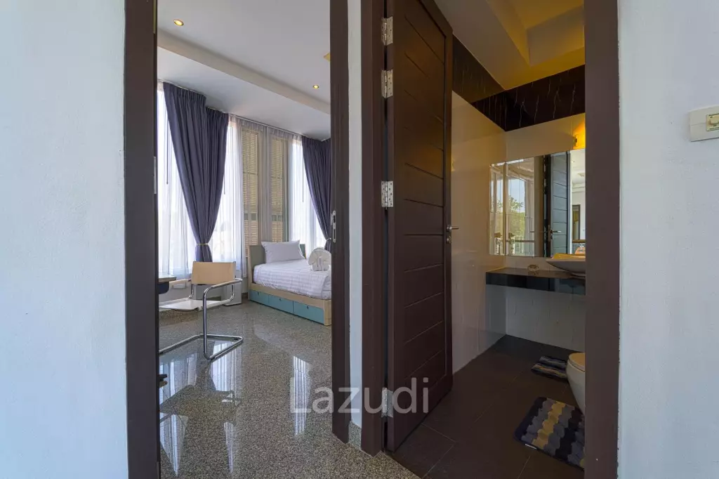 Luxurious 2 Story Pool Villa : 4 Bedrooms Plus 2 Bedroom Guest House