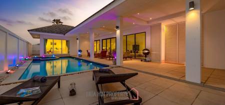 Luxurious 2 Story Pool Villa : 4 Bedrooms Plus 2 Bedroom Guest House