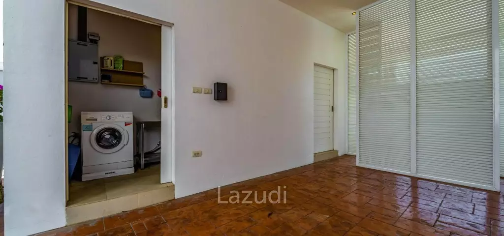Luxurious 2 Story Pool Villa : 4 Bedrooms Plus 2 Bedroom Guest House