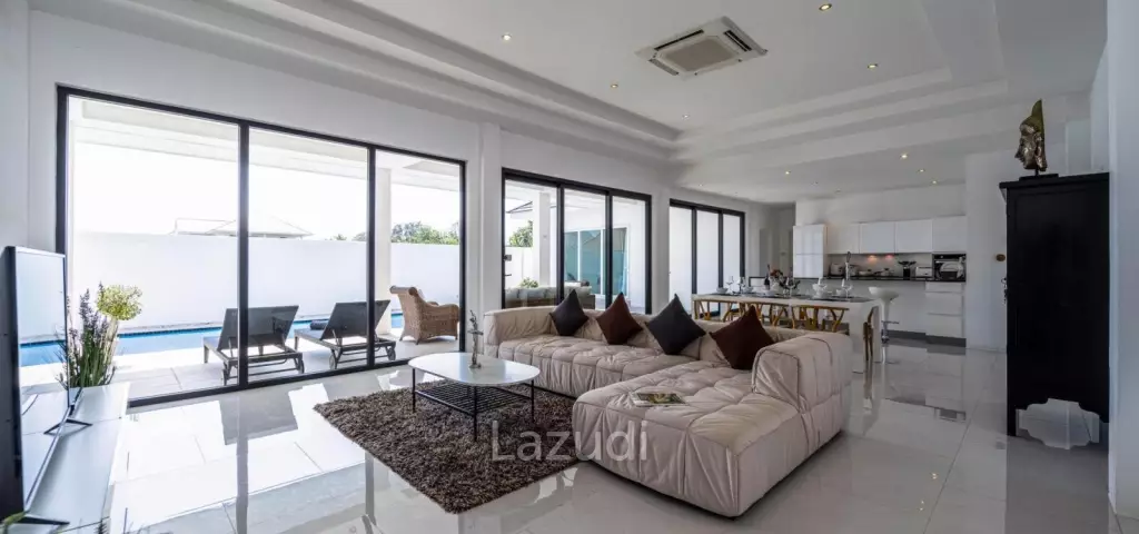 Luxurious 2 Story Pool Villa : 4 Bedrooms Plus 2 Bedroom Guest House