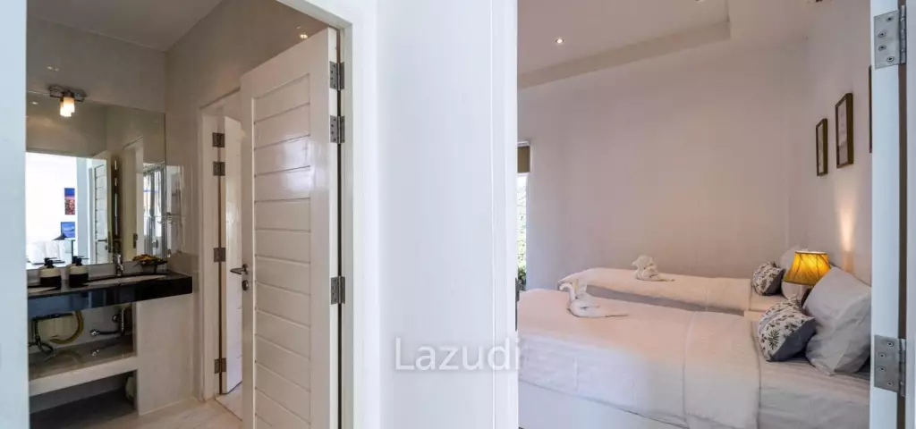 Luxurious 2 Story Pool Villa : 4 Bedrooms Plus 2 Bedroom Guest House