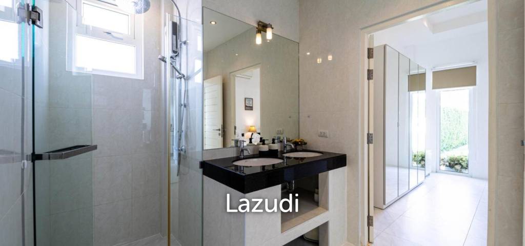 Luxurious 2 Story Pool Villa : 4 Bedrooms Plus 2 Bedroom Guest House