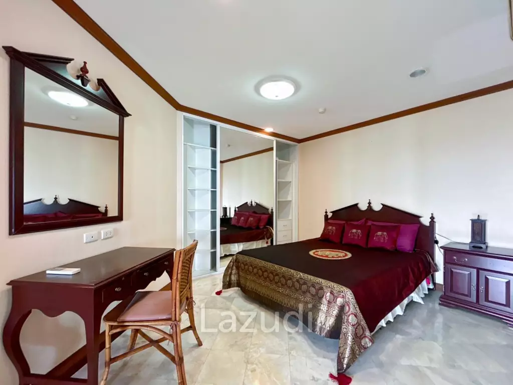 Palm Pavilion : 2 Bedroom Sea View Condo