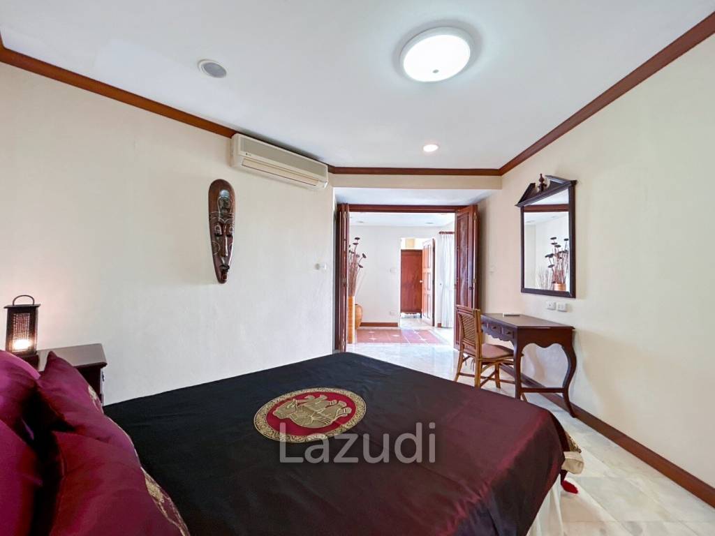 Palm Pavilion : 2 Bedroom Sea View Condo