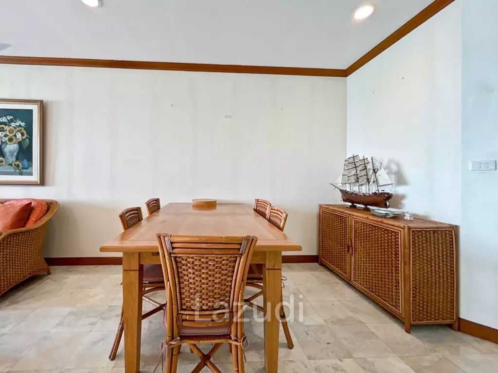 Palm Pavilion : 2 Bedroom Sea View Condo
