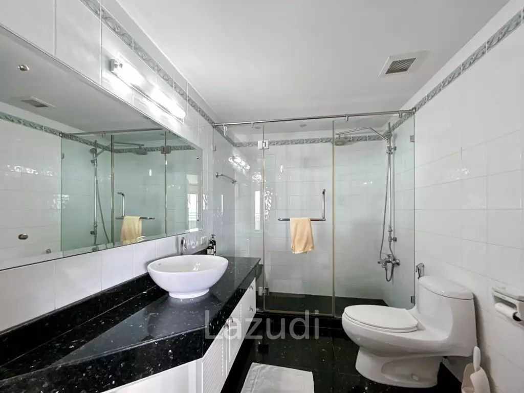 Palm Pavilion : 2 Bedroom Sea View Condo