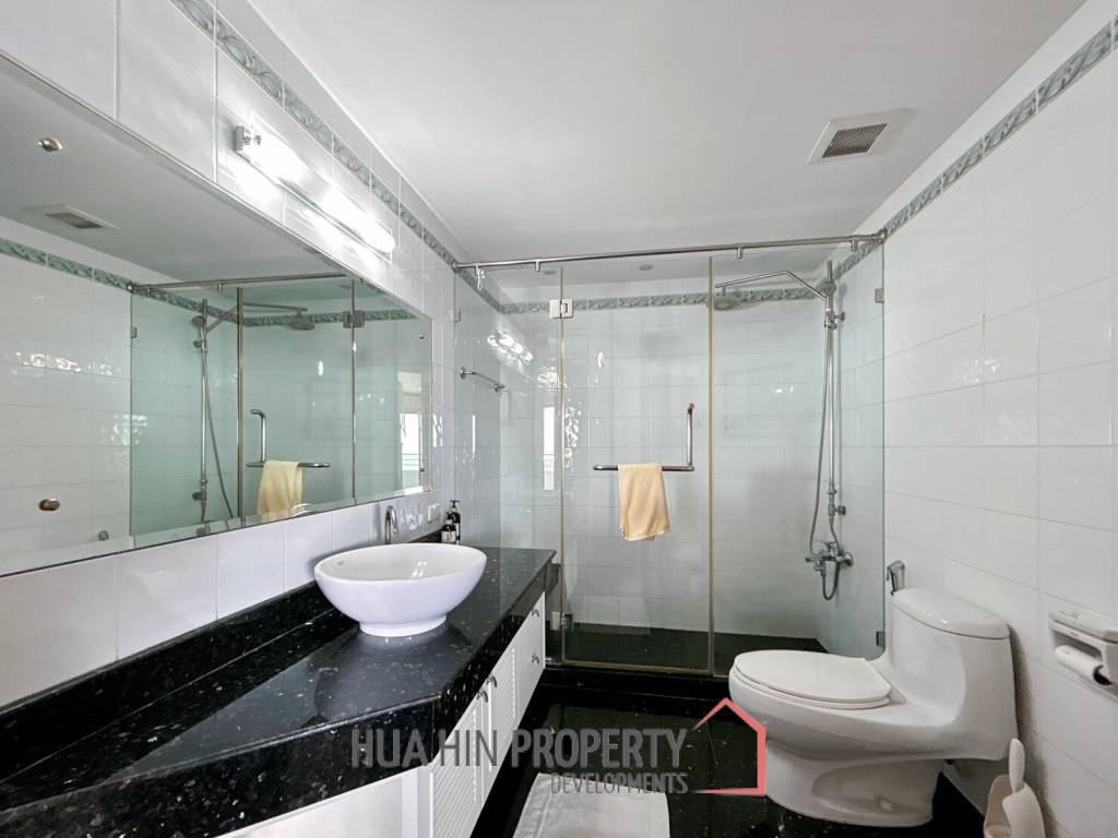Palm Pavilion : 2 Bedroom Sea View Condo