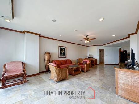 Palm Pavilion : 2 Bedroom Sea View Condo