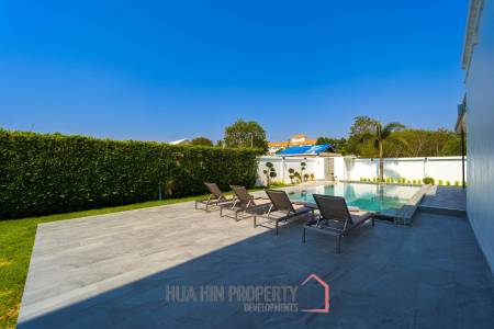 Luxurious 2 Story Pool Villa: 4 Bedrooms Plus 2 Bedroom Guest House