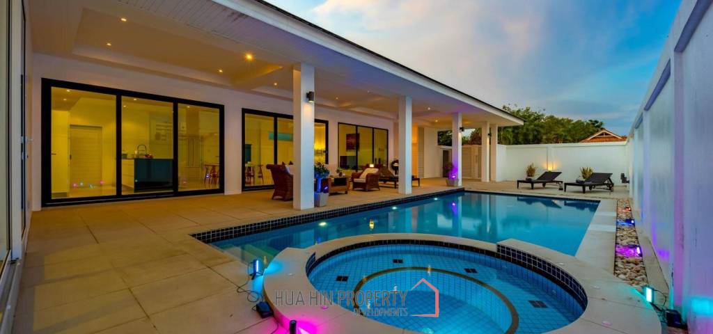 Luxurious 2 Story Pool Villa: 4 Bedrooms Plus 2 Bedroom Guest House