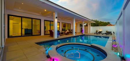 Luxurious 2 Story Pool Villa: 4 Bedrooms Plus 2 Bedroom Guest House