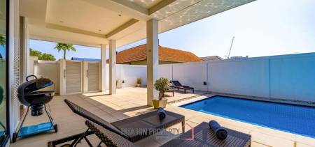 Luxurious 2 Story Pool Villa: 4 Bedrooms Plus 2 Bedroom Guest House