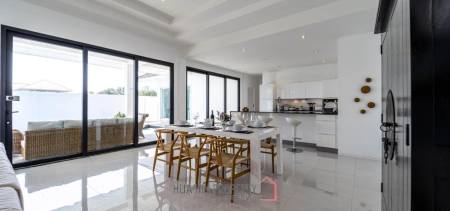 Luxurious 2 Story Pool Villa: 4 Bedrooms Plus 2 Bedroom Guest House