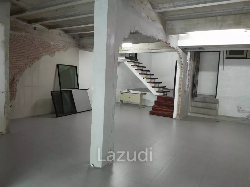 Ultra Luxury Retail Space in Khlong Tan Nuea Bangkok