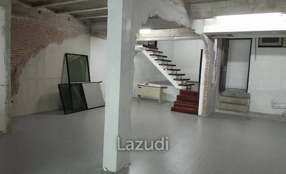 Ultra Luxury Retail Space in Khlong Tan Nuea Bangkok