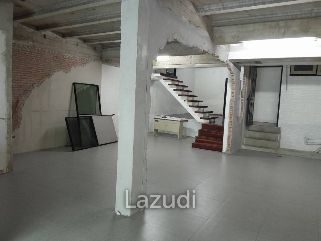 Ultra Luxury Retail Space in Khlong Tan Nuea Bangkok
