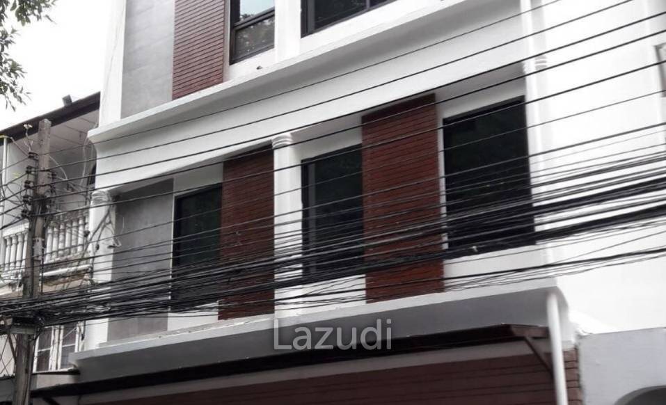 Ultra Luxury Retail Space in Khlong Tan Nuea Bangkok