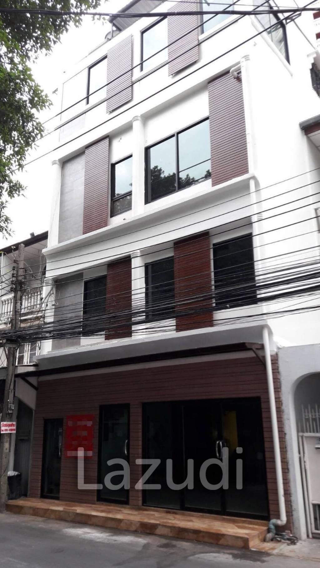 Ultra Luxury Retail Space in Khlong Tan Nuea Bangkok