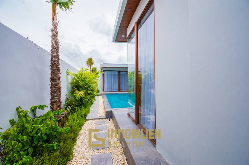 New luxury 3 bed pool villa close to town