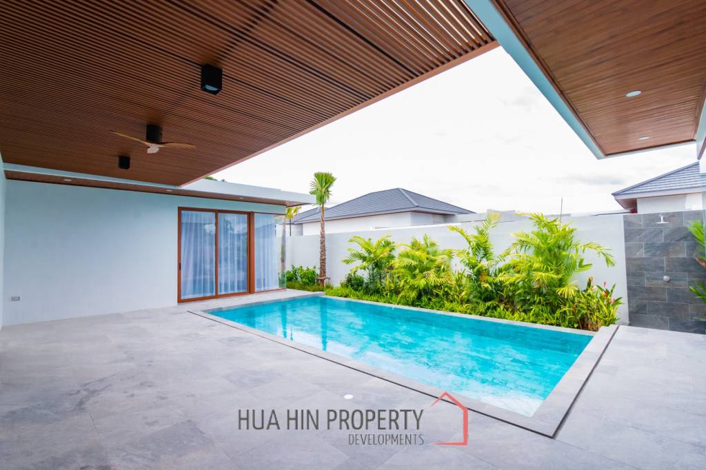 New luxury 3 bed pool villa close to town