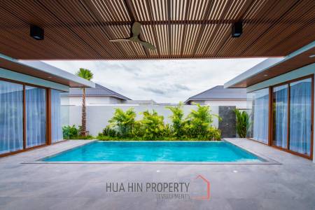 New luxury 3 bed pool villa close to town