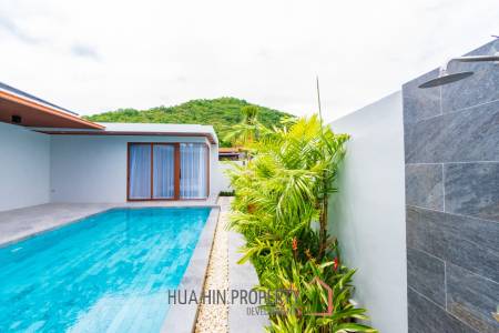 New luxury 3 bed pool villa close to town