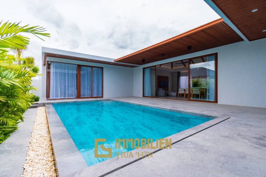 New luxury 3 bed pool villa close to town