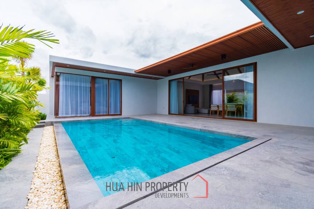 New luxury 3 bed pool villa close to town