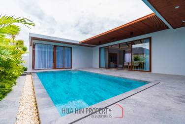 New luxury 3 bed pool villa close to town