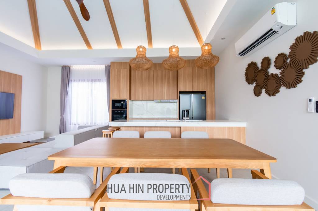 New luxury 3 bed pool villa close to town