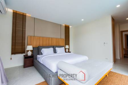 New luxury 3 bed pool villa close to town