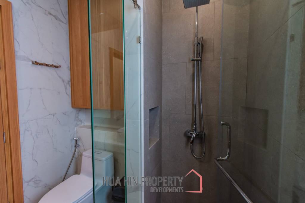 New luxury 3 bed pool villa close to town