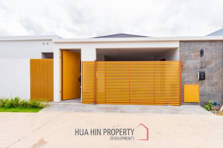 New luxury 3 bed pool villa close to town