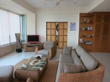 Condo for Sale and Rent in Pratumnak for 4,950,000/27,500 at Thepthip Mansions