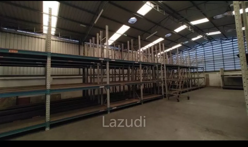 800SQM Empty Warehouse on Ratchada Sutthisan - Easy Access to Huai Kwang Road