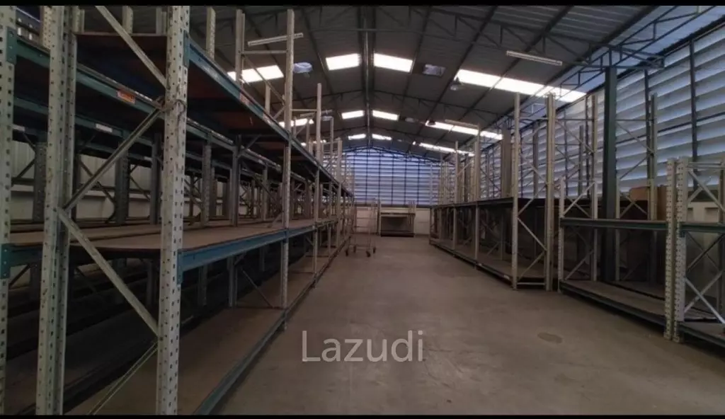 800SQM Empty Warehouse on Ratchada Sutthisan - Easy Access to Huai Kwang Road