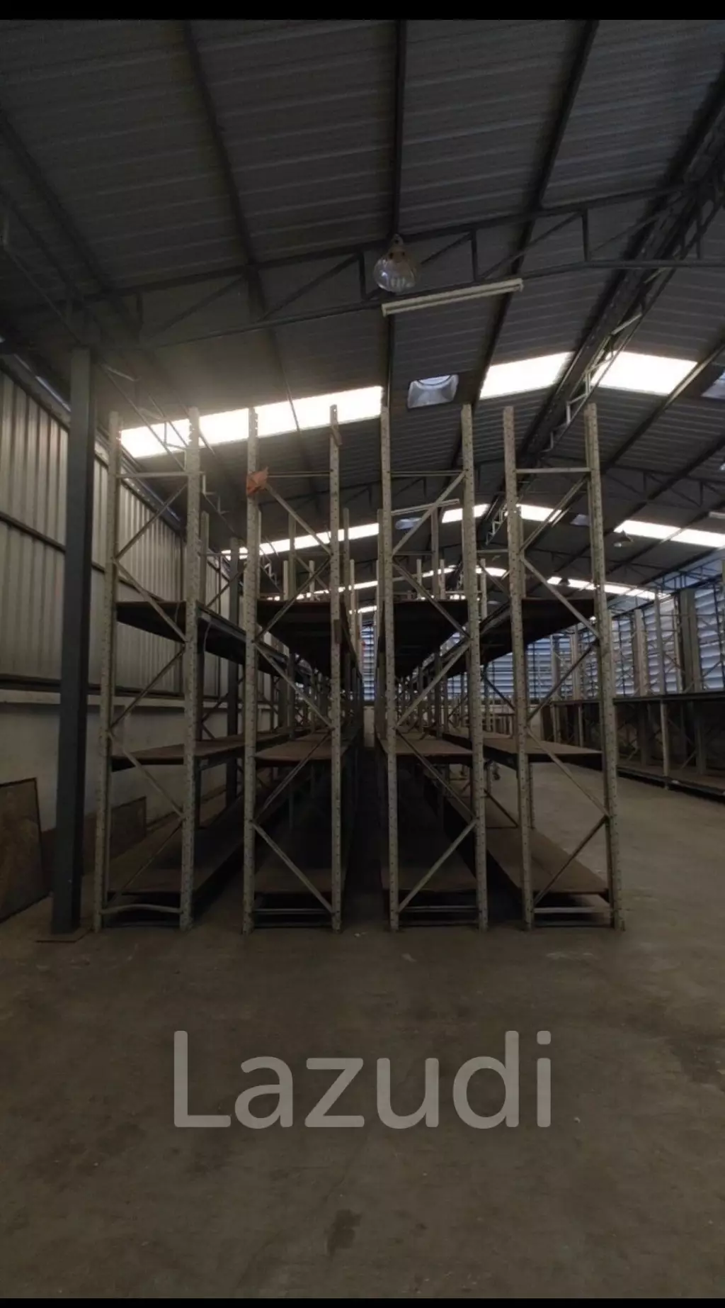 800SQM Empty Warehouse on Ratchada Sutthisan - Easy Access to Huai Kwang Road