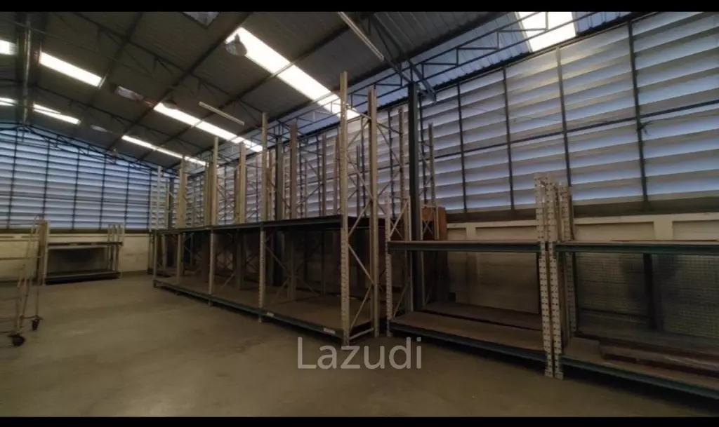 800SQM Empty Warehouse on Ratchada Sutthisan - Easy Access to Huai Kwang Road