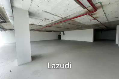 Ultra Luxury Retail Space in Khlong Tan Nuea