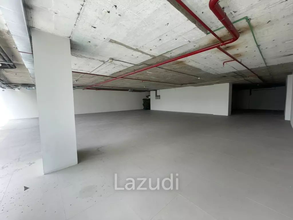 Ultra Luxury Retail Space in Khlong Tan Nuea