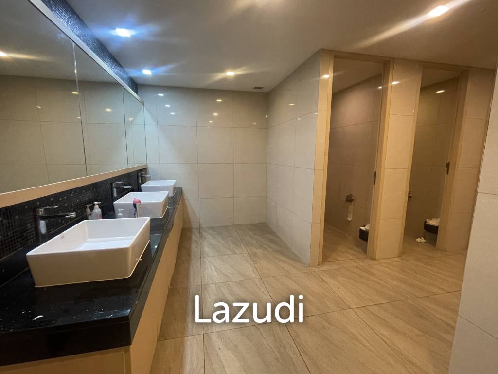 Ultra Luxury Retail Space in Khlong Tan Nuea
