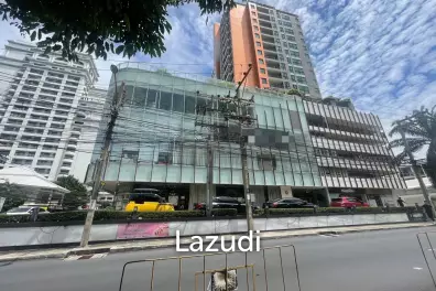 Ultra Luxury Retail Space in Khlong Tan Nuea