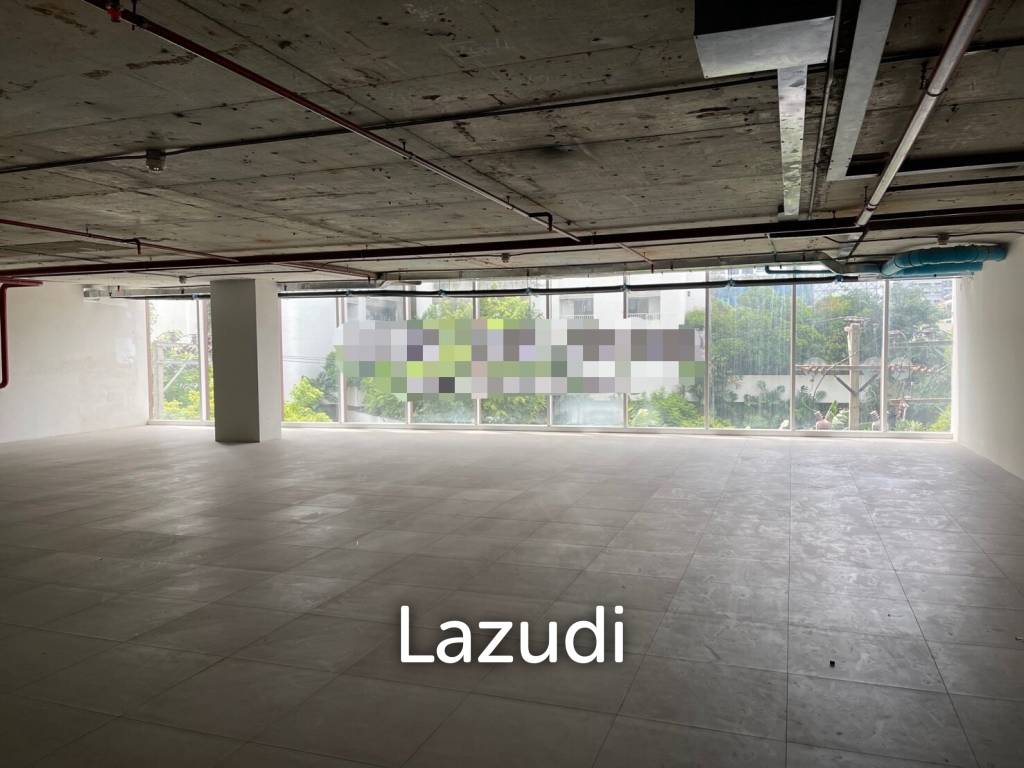 Ultra Luxury Retail Space in Khlong Tan Nuea