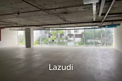 Ultra Luxury Retail Space in Khlong Tan Nuea
